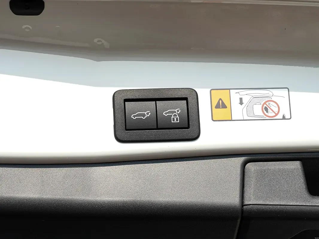 Toyota RAV4 2.5 CVT (226 حصان) - 19
