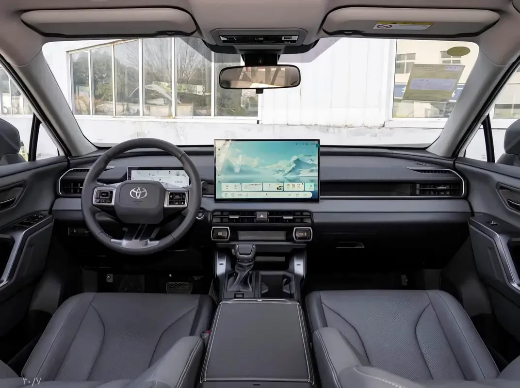 Toyota RAV4 2.5 CVT (226 حصان) - 9
