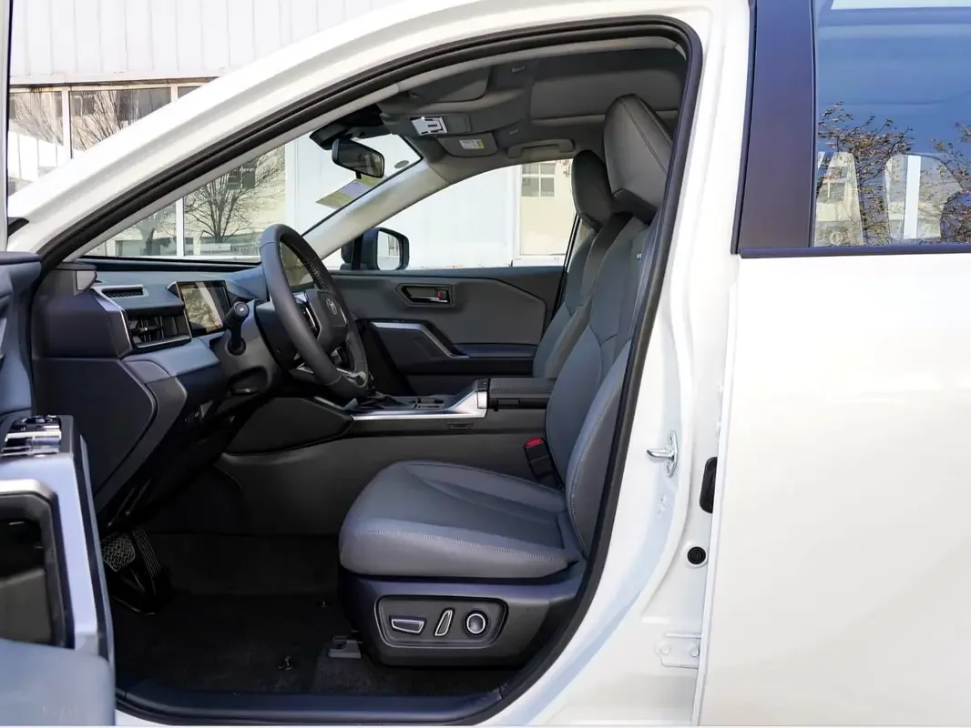 Toyota RAV4 2.5 CVT (226 حصان) - 15