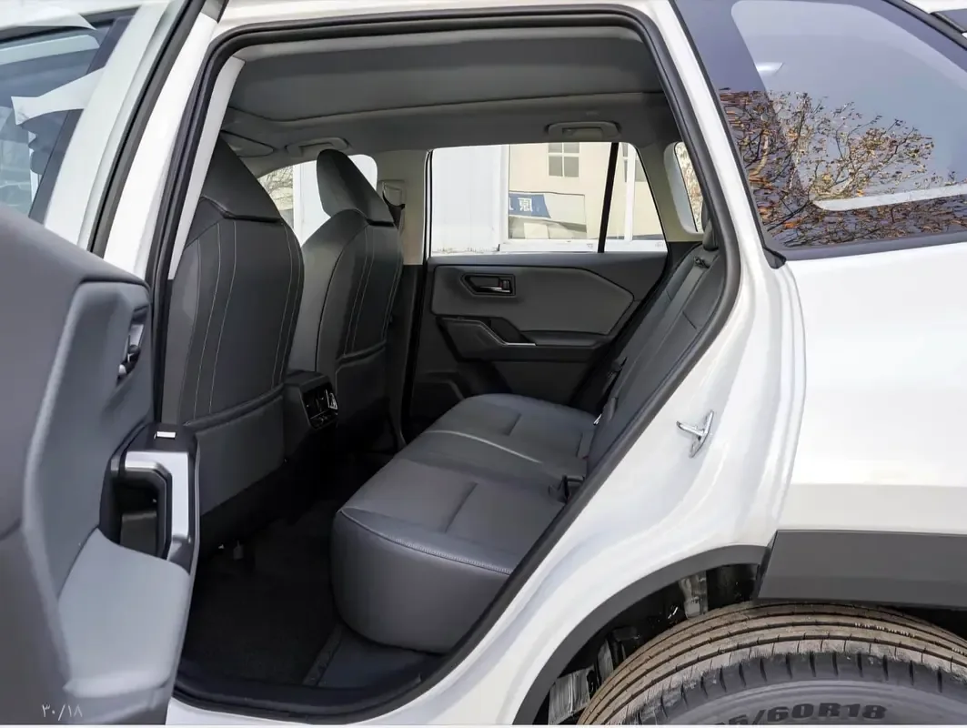 Toyota RAV4 2.5 CVT (226 حصان) - 18