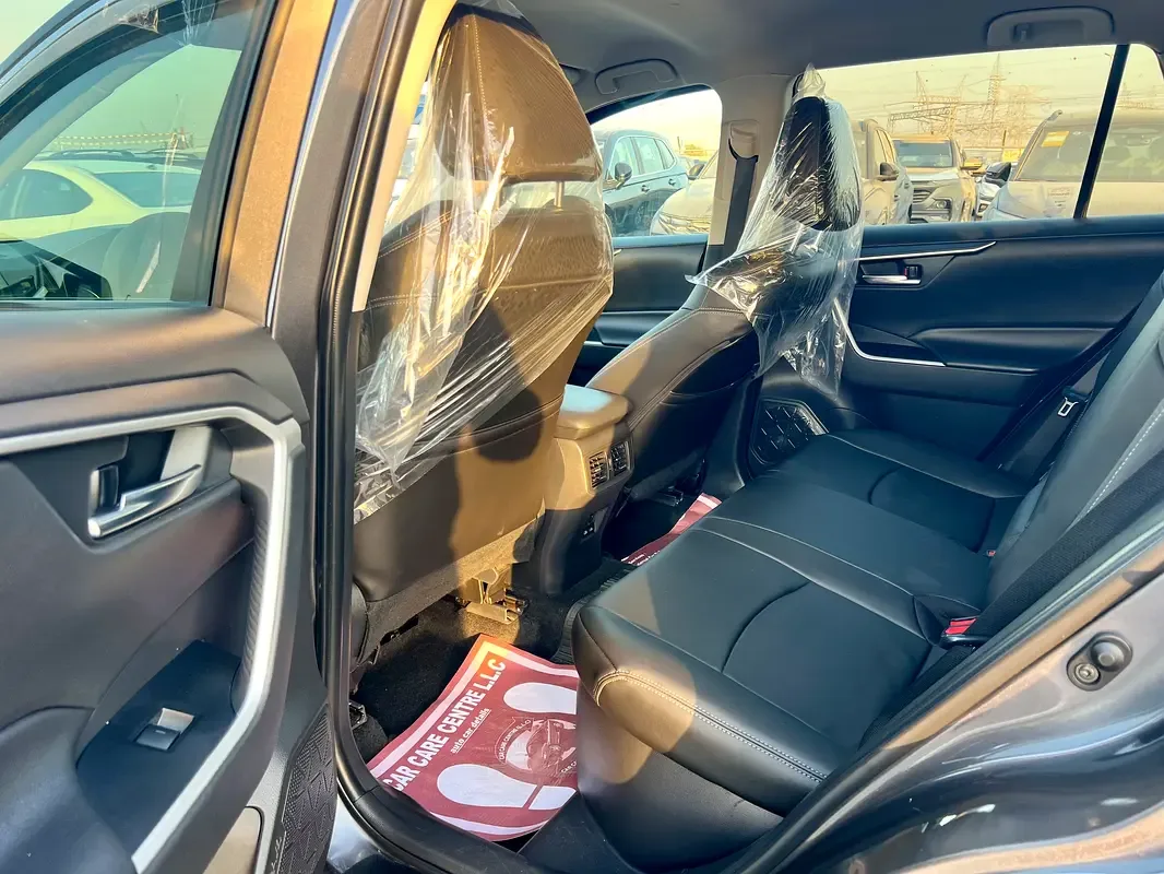 Toyota RAV4 2.5 CVT (236 حصان) - 8