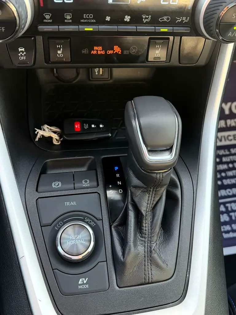 Toyota RAV4 2.5 CVT (236 حصان) - 15