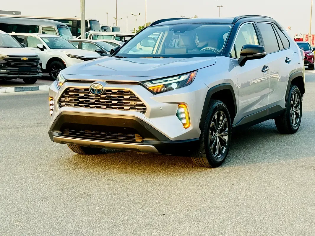 Toyota RAV4 2.5 CVT (236 hp)