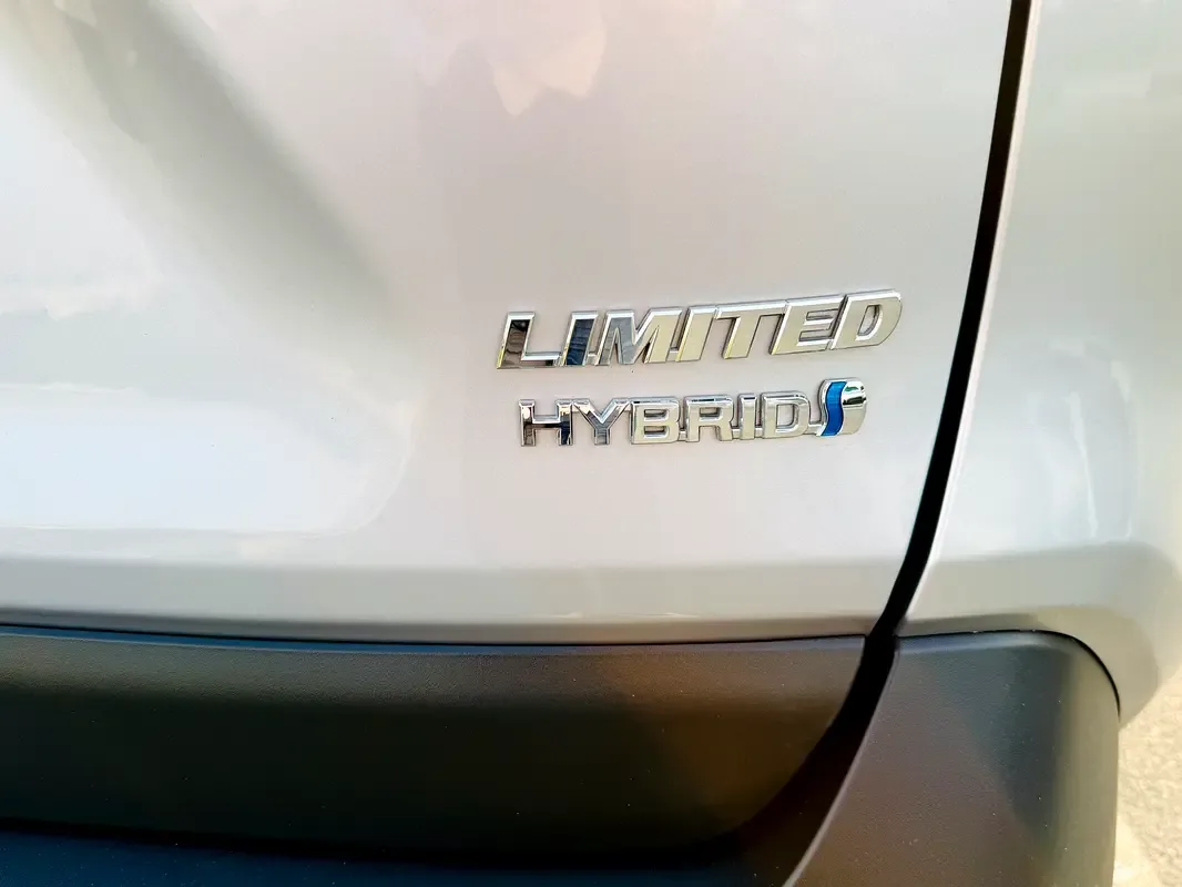 Toyota RAV4 2.5 CVT (236 hp) - 17