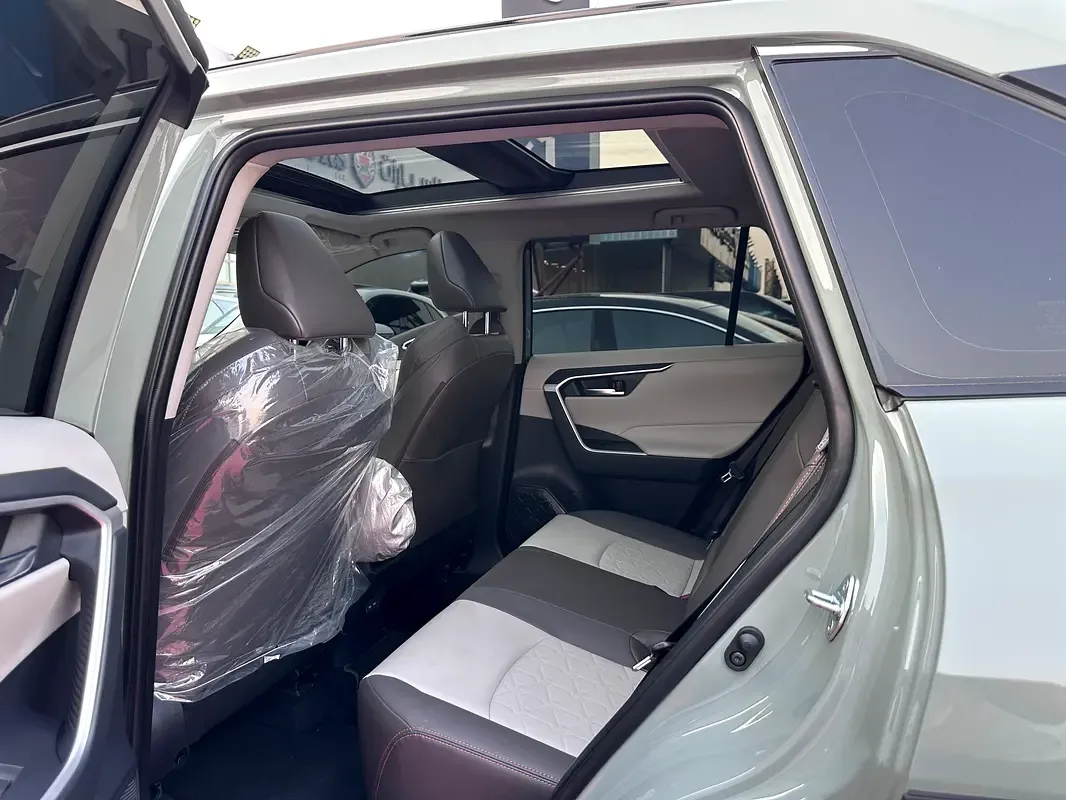 Toyota RAV4 2.5 CVT AWD (236 حصان) - 9