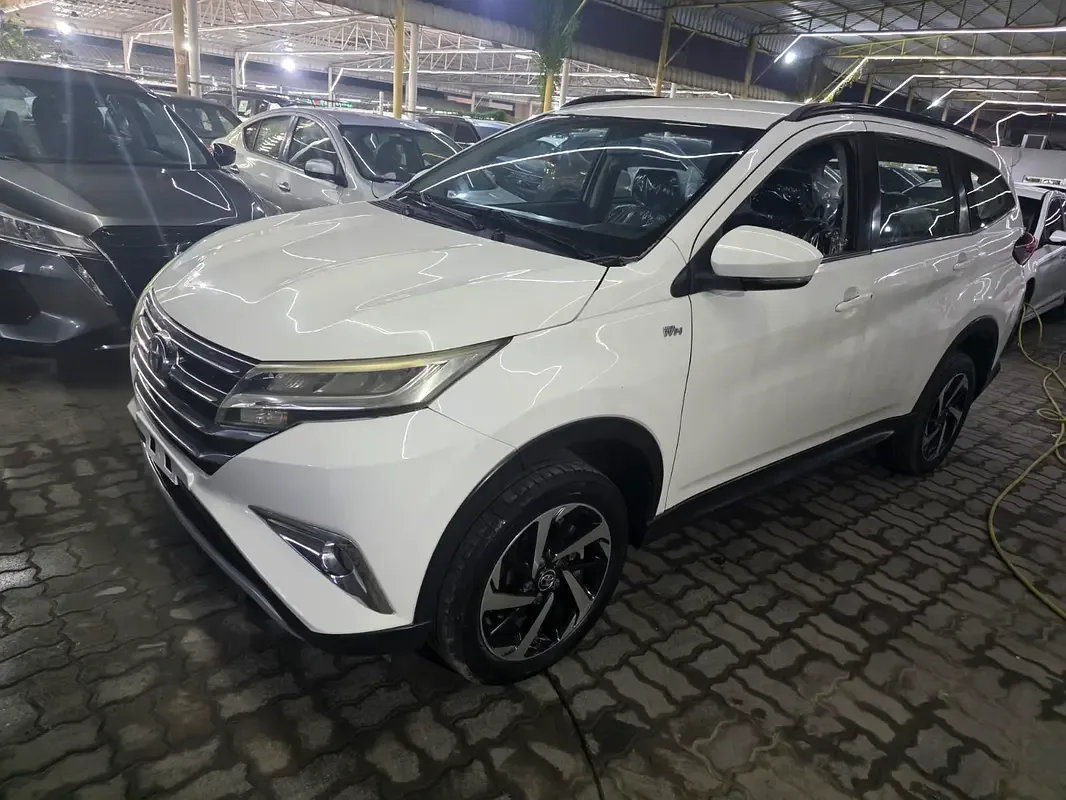 Toyota Rush 1.5 AT (104 hp)