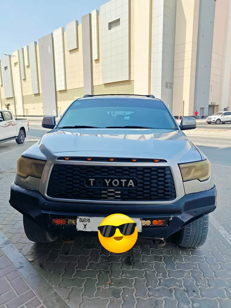 Toyota Sequoia 5.7 AT (386 hp)