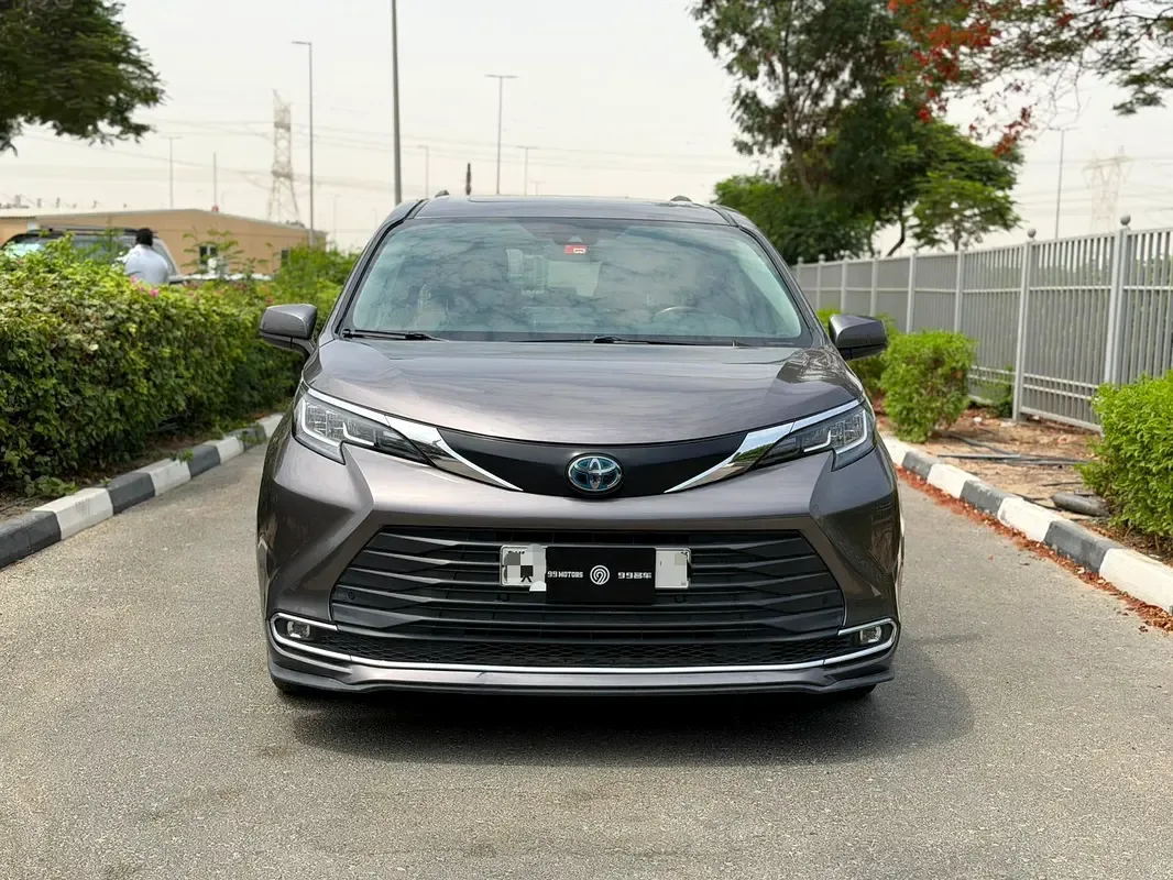 Toyota Sienna 2.5 AT (245 hp)