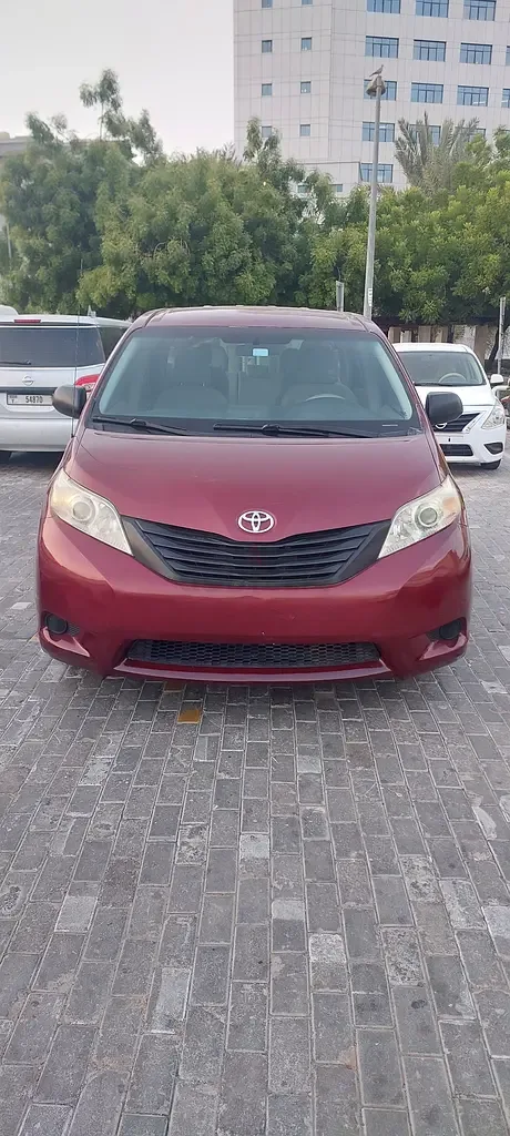 Toyota Sienna 3.5 AT (266 hp)