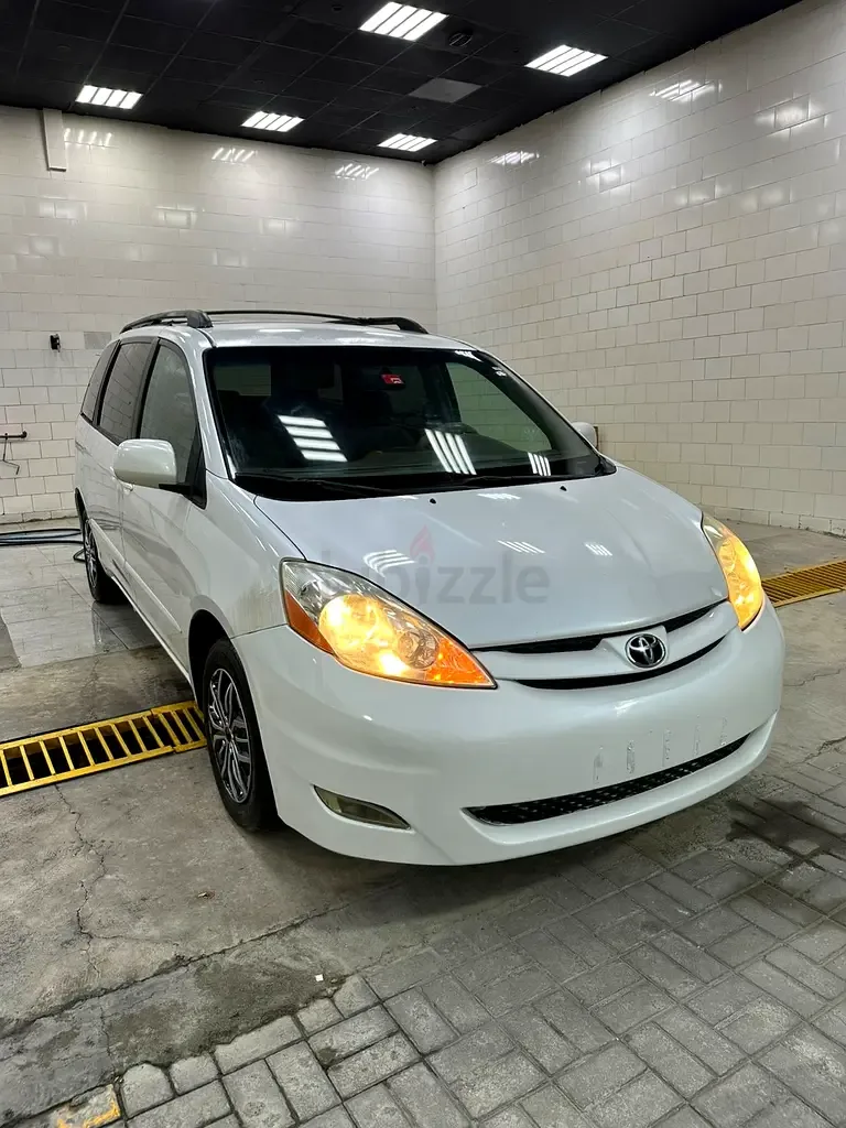 Toyota Sienna 3.5 AT (266 hp)
