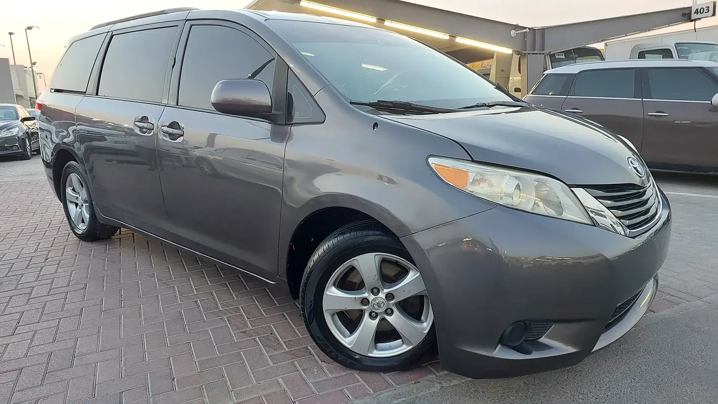 Toyota Sienna 3.5 AT (266 hp)