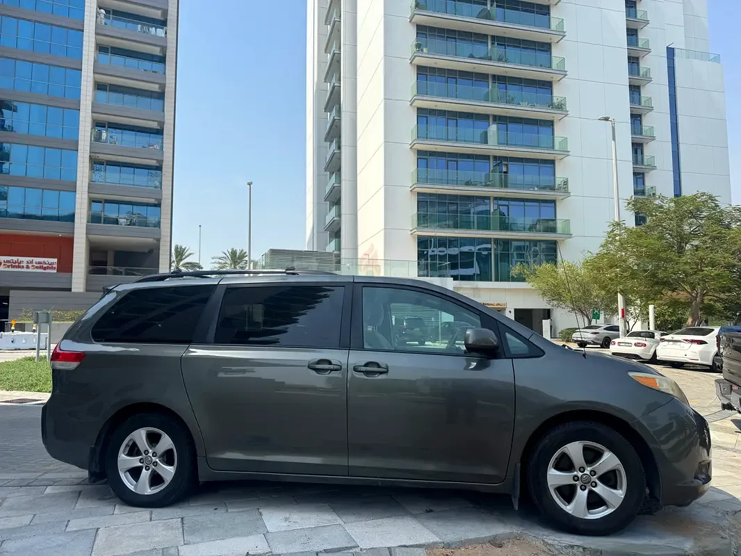 Toyota Sienna 3.5 AT (266 hp)