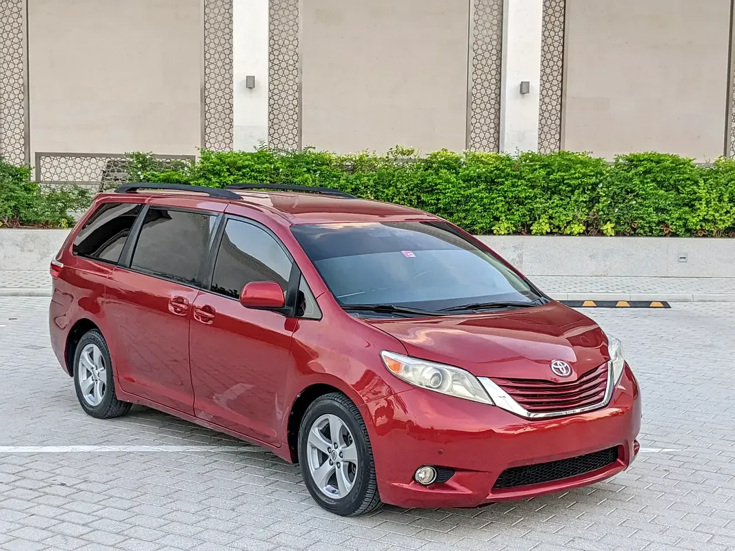Toyota Sienna 3.5 AT (266 hp)
