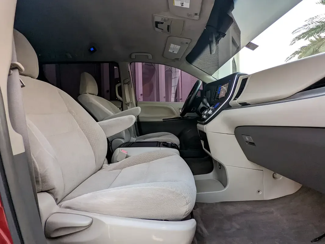 Toyota Sienna 3.5 AT (266 hp) - 8