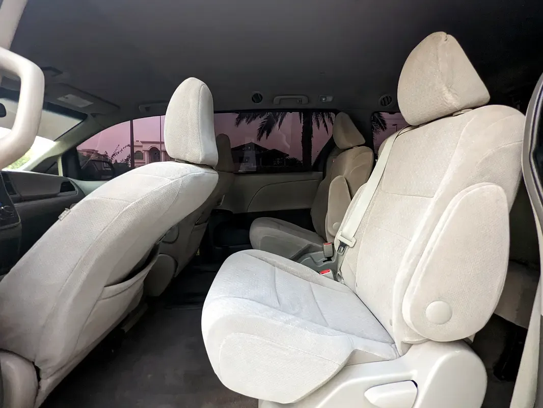 Toyota Sienna 3.5 AT (266 hp) - 10