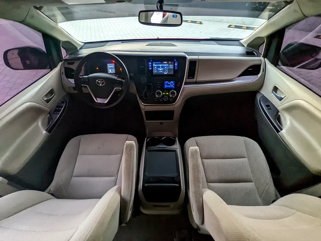 Toyota Sienna 3.5 AT (266 hp) - 12
