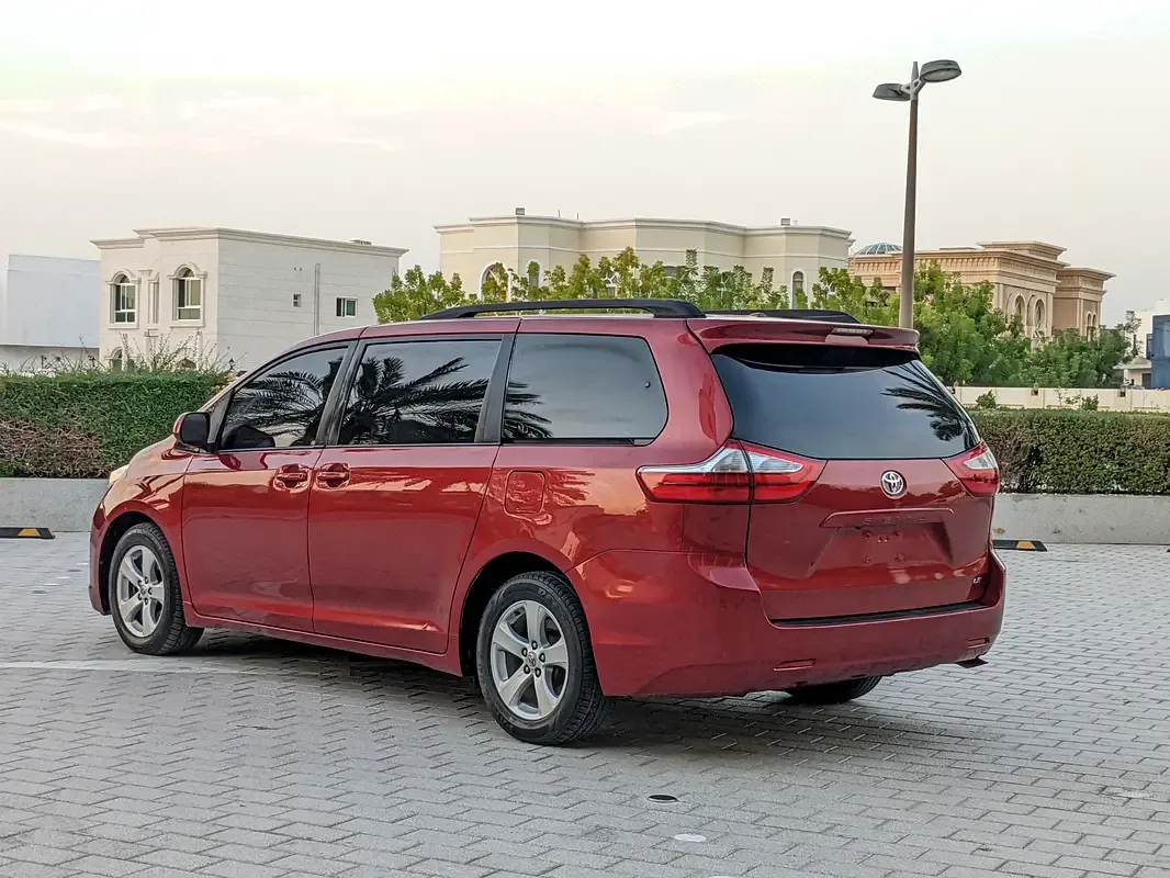 Toyota Sienna 3.5 AT (266 hp) - 13