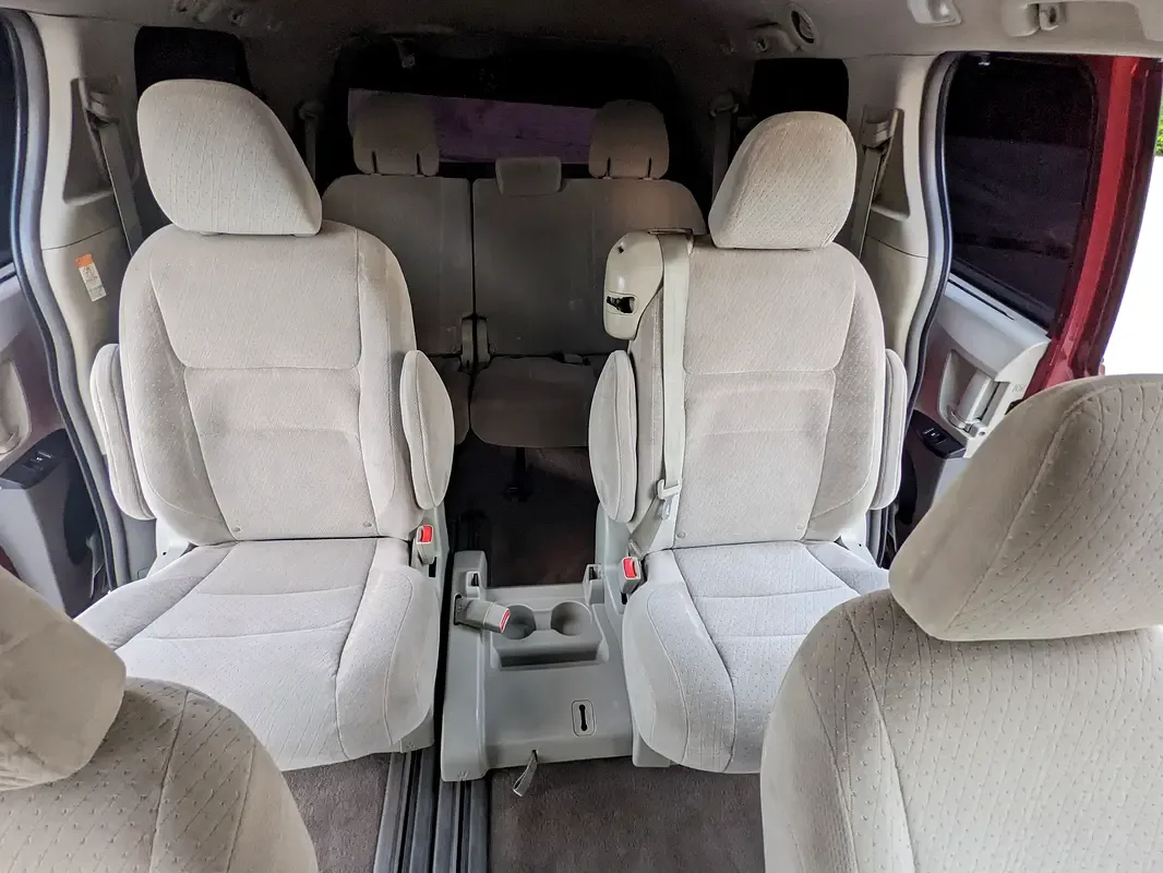 Toyota Sienna 3.5 AT (266 hp) - 11