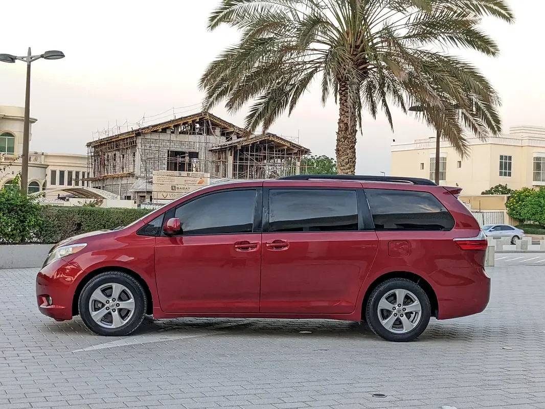 Toyota Sienna 3.5 AT (266 hp) - 16
