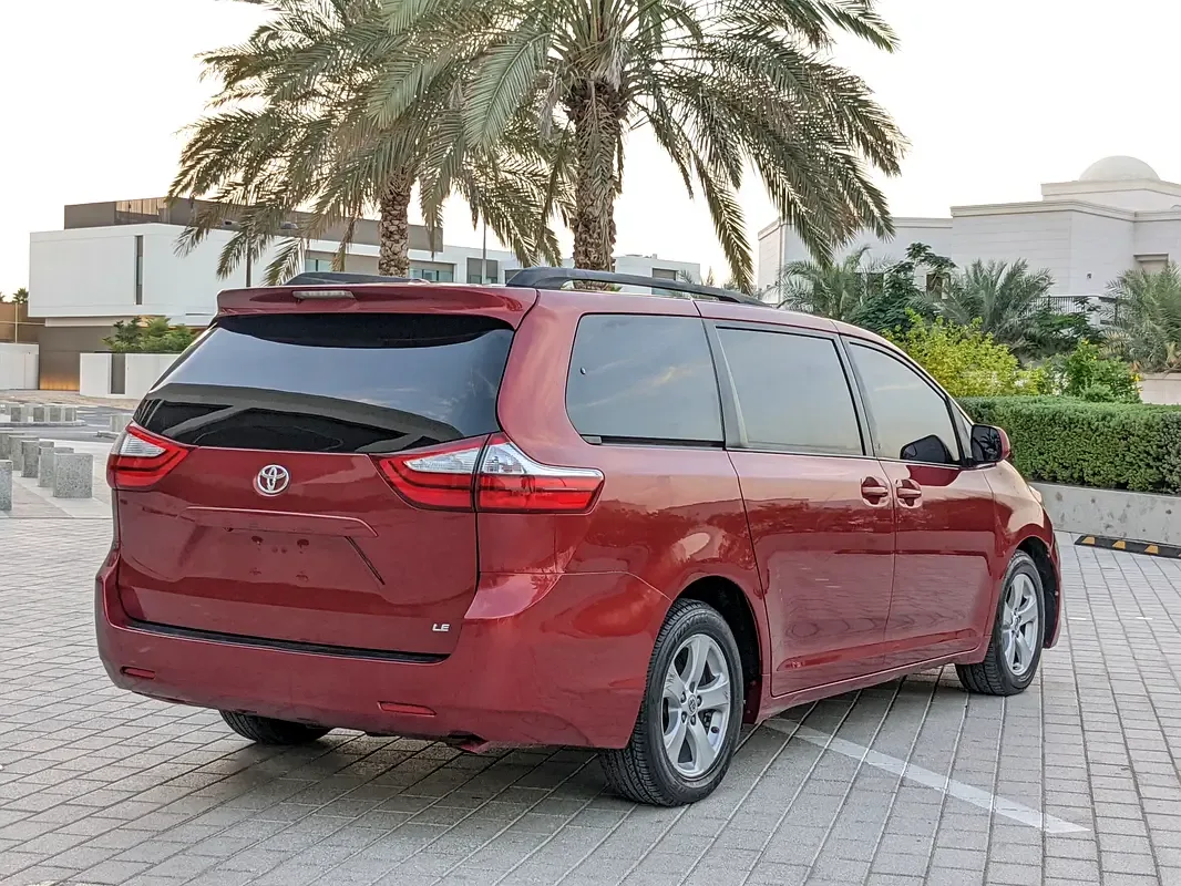 Toyota Sienna 3.5 AT (266 hp) - 14