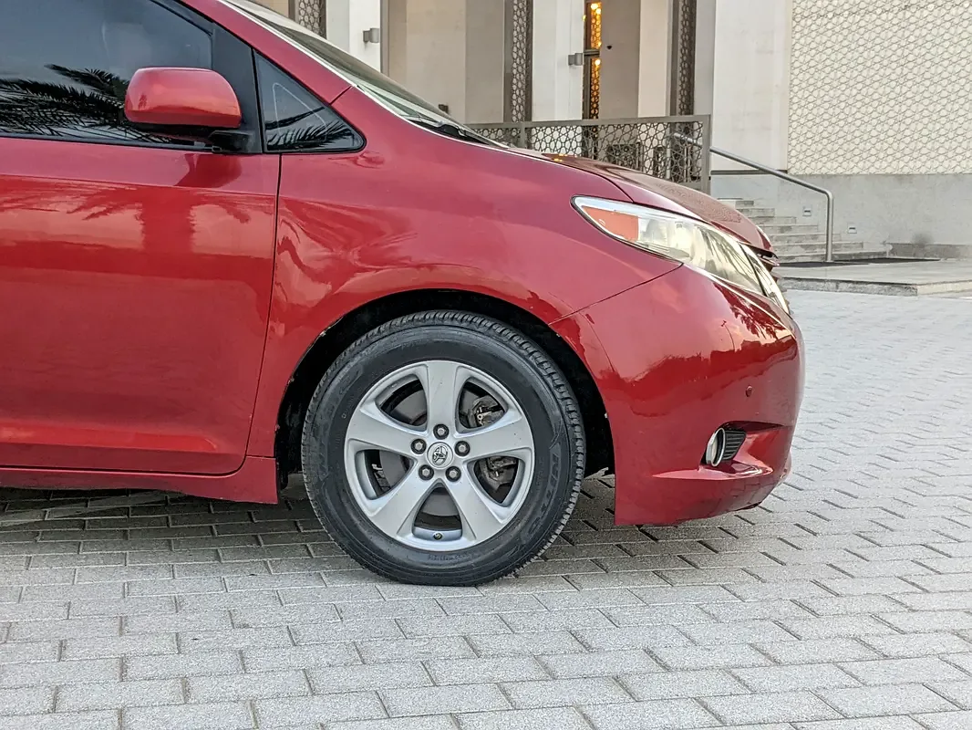 Toyota Sienna 3.5 AT (266 hp) - 18