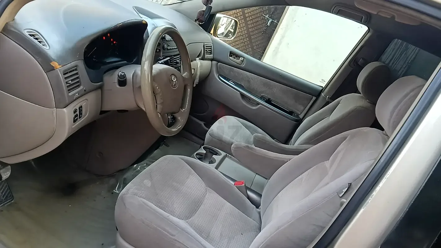 Toyota Sienna 3.5 AT (266 hp) - 3