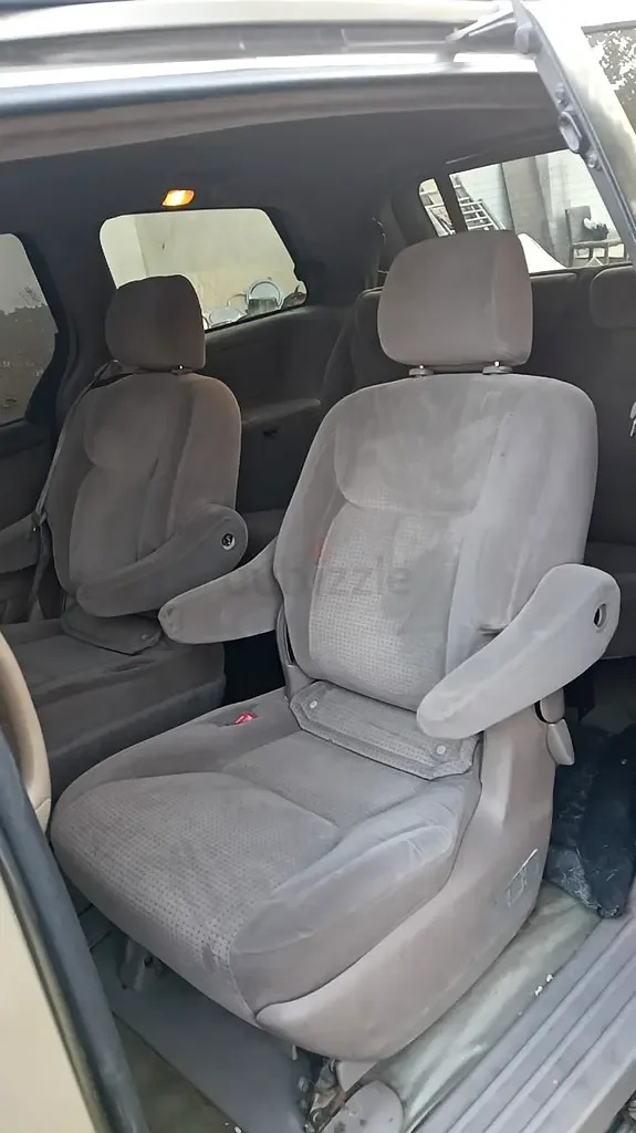 Toyota Sienna 3.5 AT (266 hp) - 2