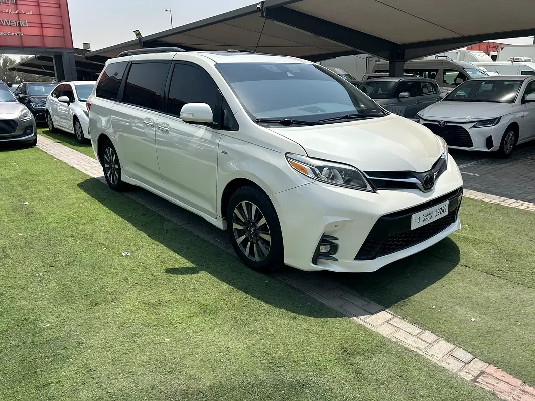 Toyota Sienna 3.5 AT (296 hp)