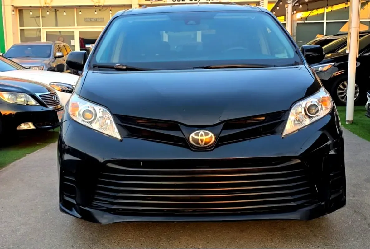 Toyota Sienna 3.5 AT (296 hp)
