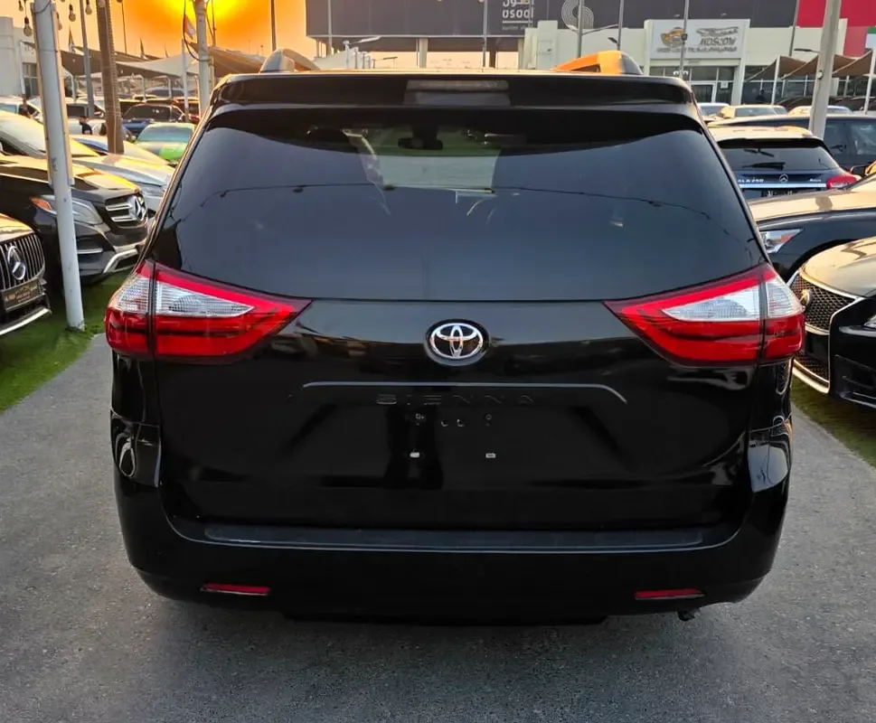 Toyota Sienna 3.5 AT (296 hp) - 6