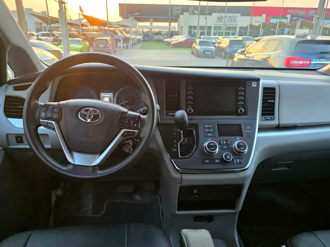 Toyota Sienna 3.5 AT (296 hp) - 9