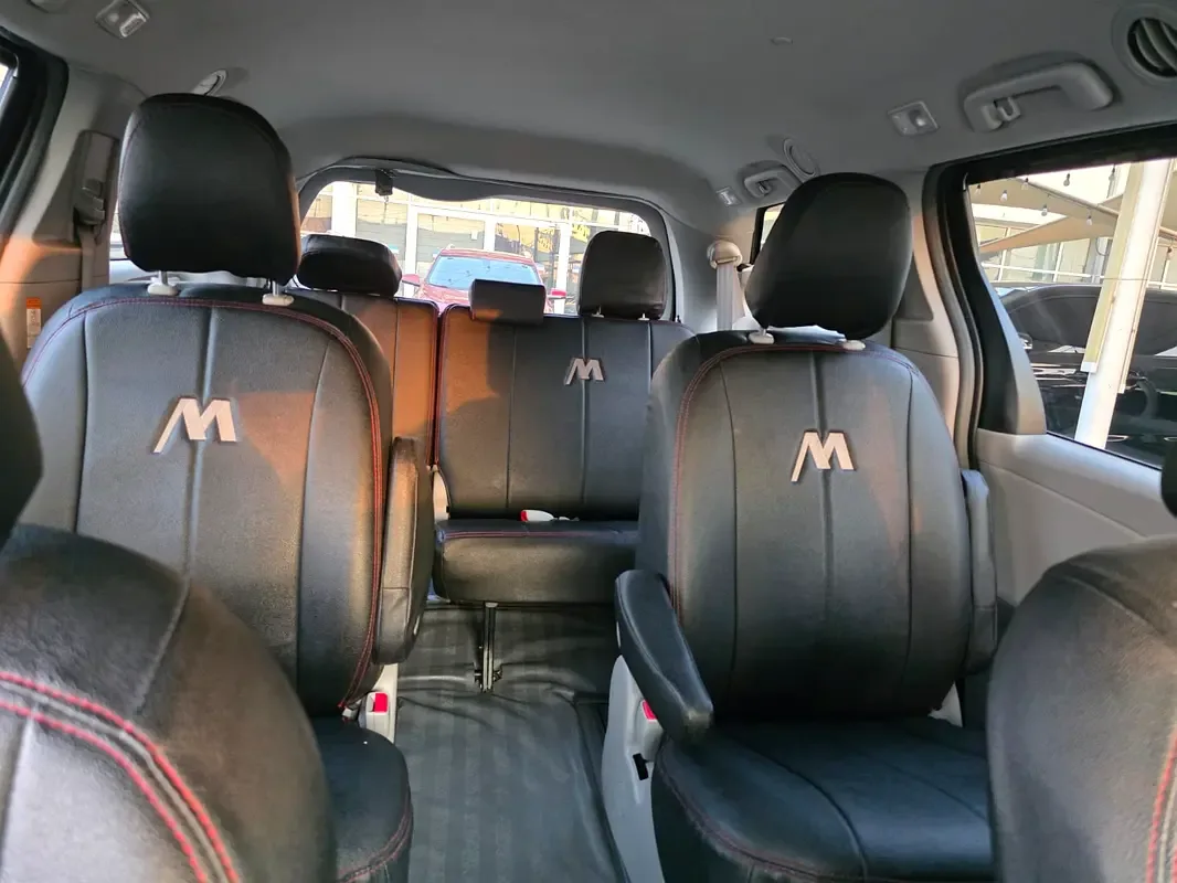 Toyota Sienna 3.5 AT (296 hp) - 10