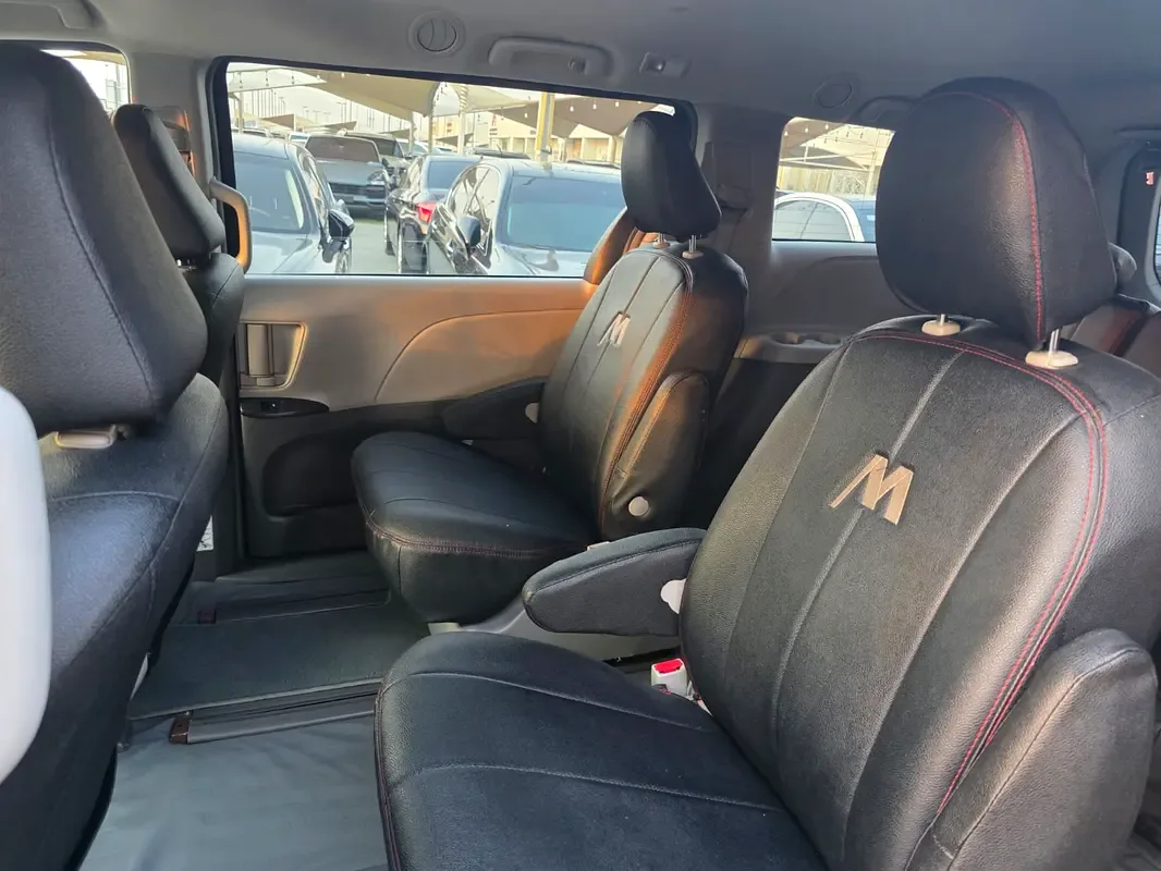 Toyota Sienna 3.5 AT (296 hp) - 12