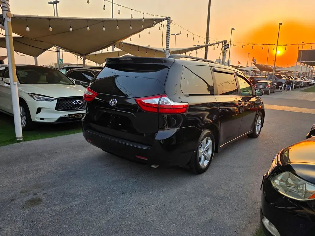 Toyota Sienna 3.5 AT (296 hp) - 13