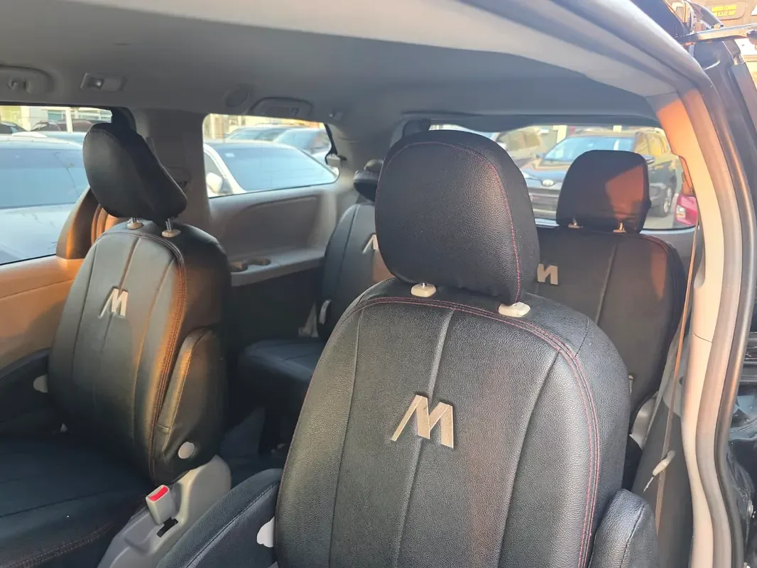 Toyota Sienna 3.5 AT (296 hp) - 11