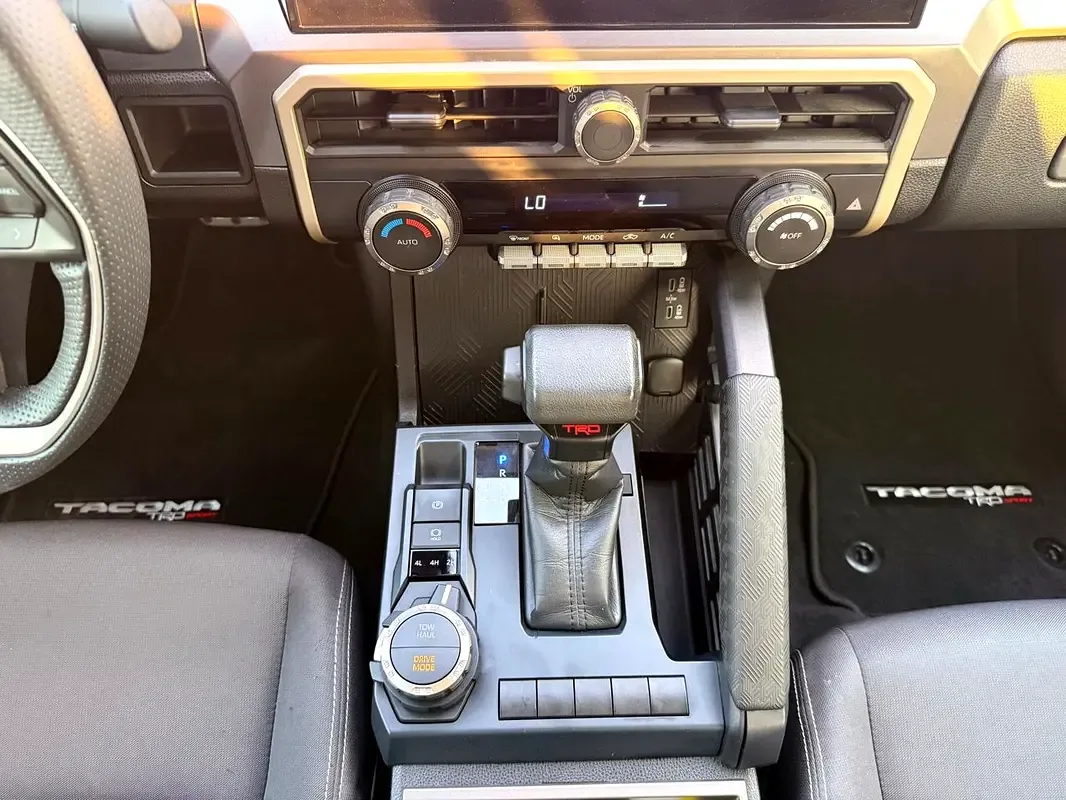 Toyota Tacoma 2.4 MT AWD (270 حصان) - 16