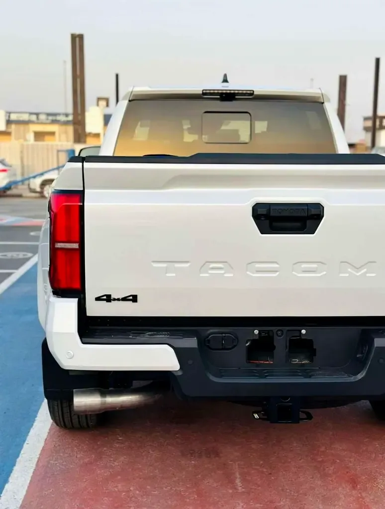 Toyota Tacoma 2.4 MT AWD (270 حصان) - 6