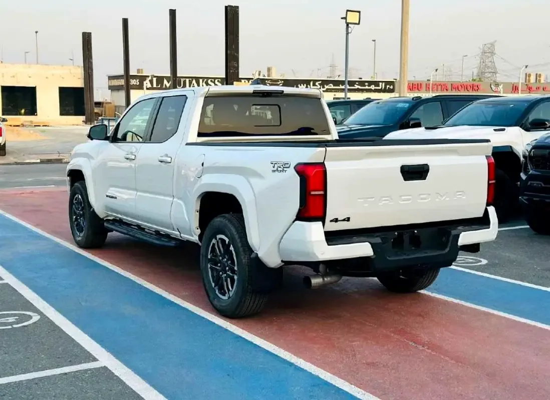 Toyota Tacoma 2.4 MT AWD (270 حصان) - 8