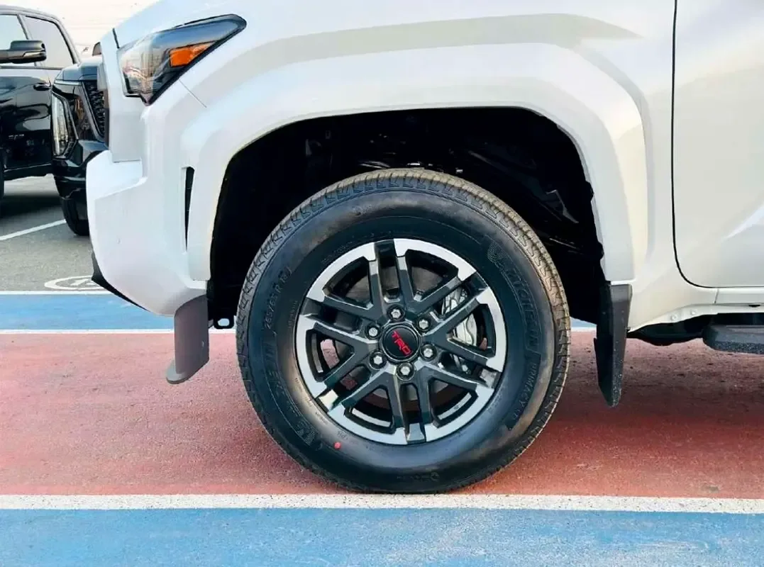 Toyota Tacoma 2.4 MT AWD (270 حصان) - 9