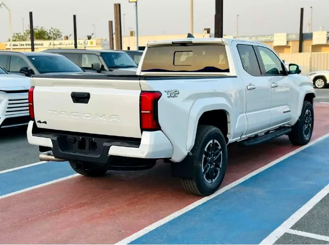 Toyota Tacoma 2.4 MT AWD (270 حصان) - 7