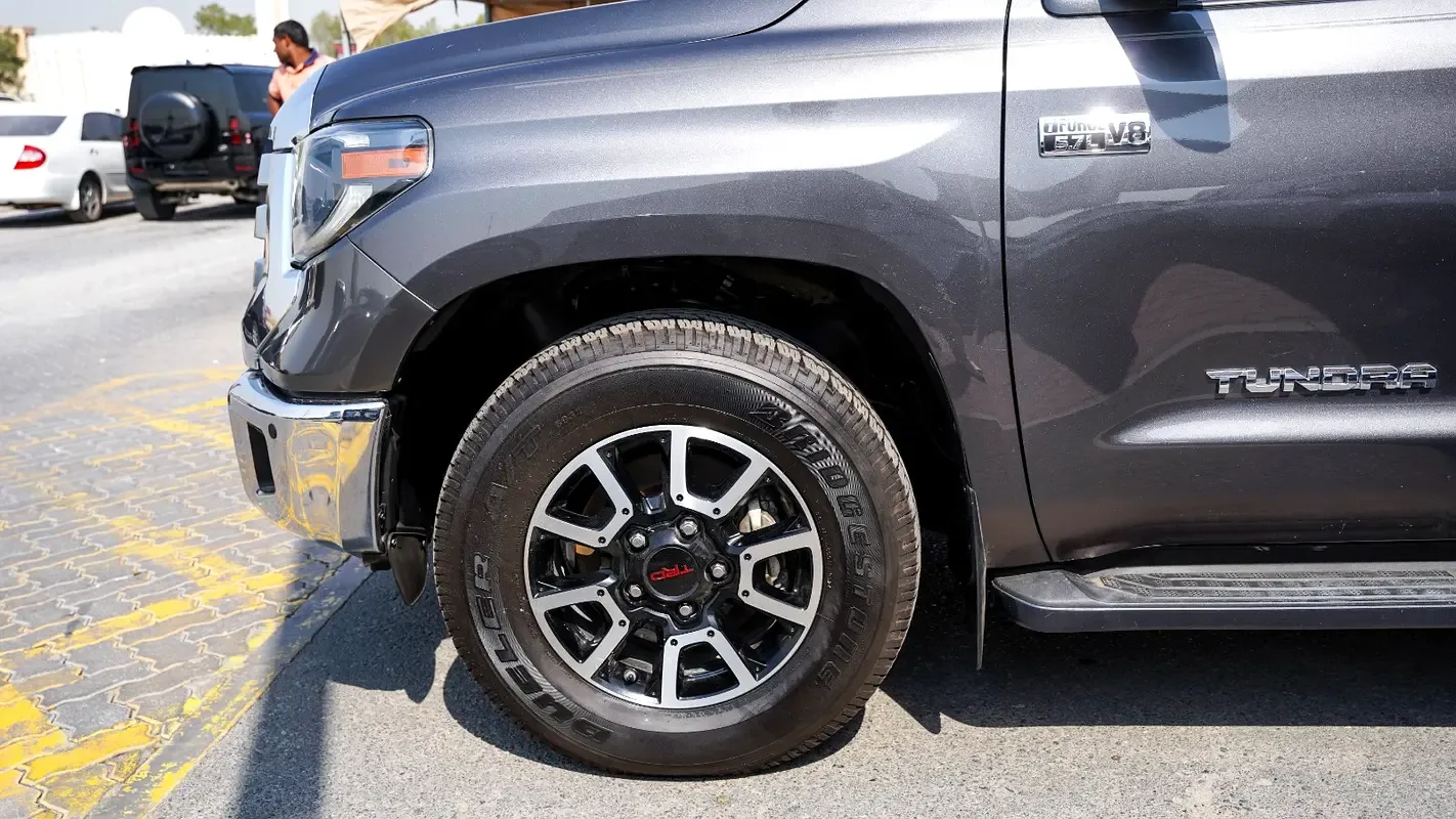 Toyota Tundra 5.7 AT 4WD (381 hp) - 5