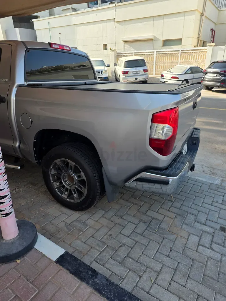 Toyota Tundra 5.7 AT 4WD (381 حصان) - 4