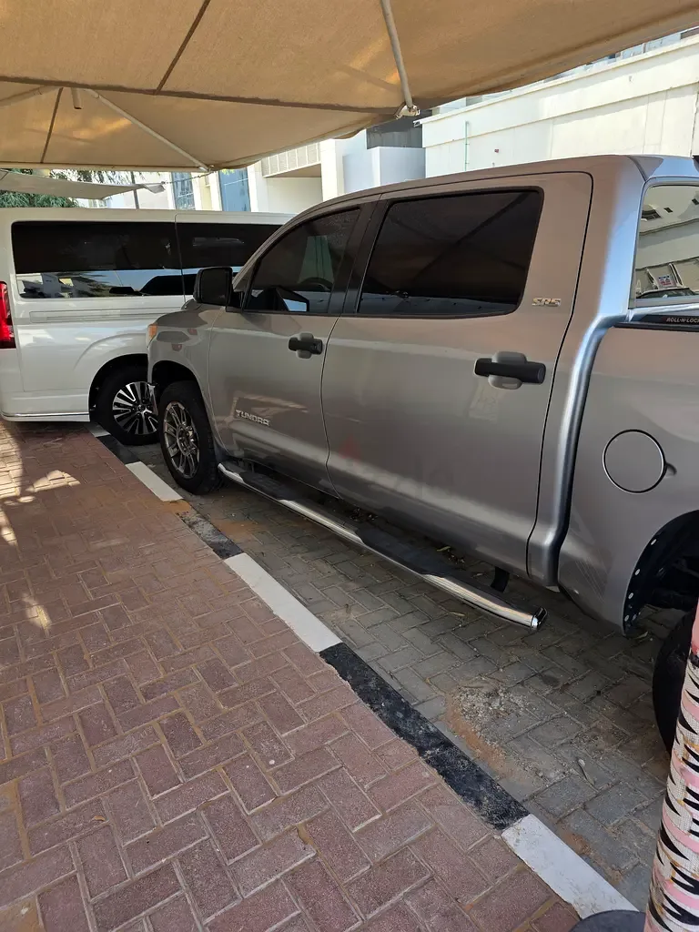 Toyota Tundra 5.7 AT 4WD (381 حصان) - 2