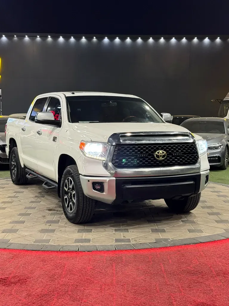 Toyota Tundra 5.7 AT AWD (386 hp)
