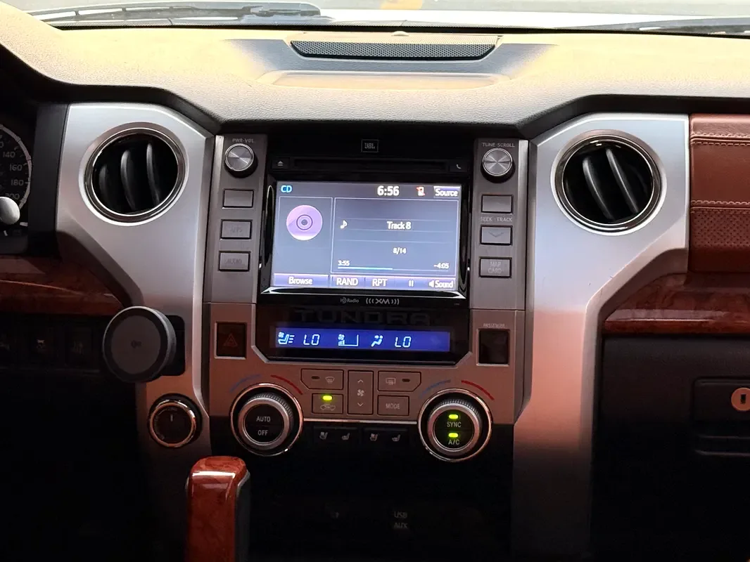 Toyota Tundra 5.7 AT AWD (386 hp) - 12