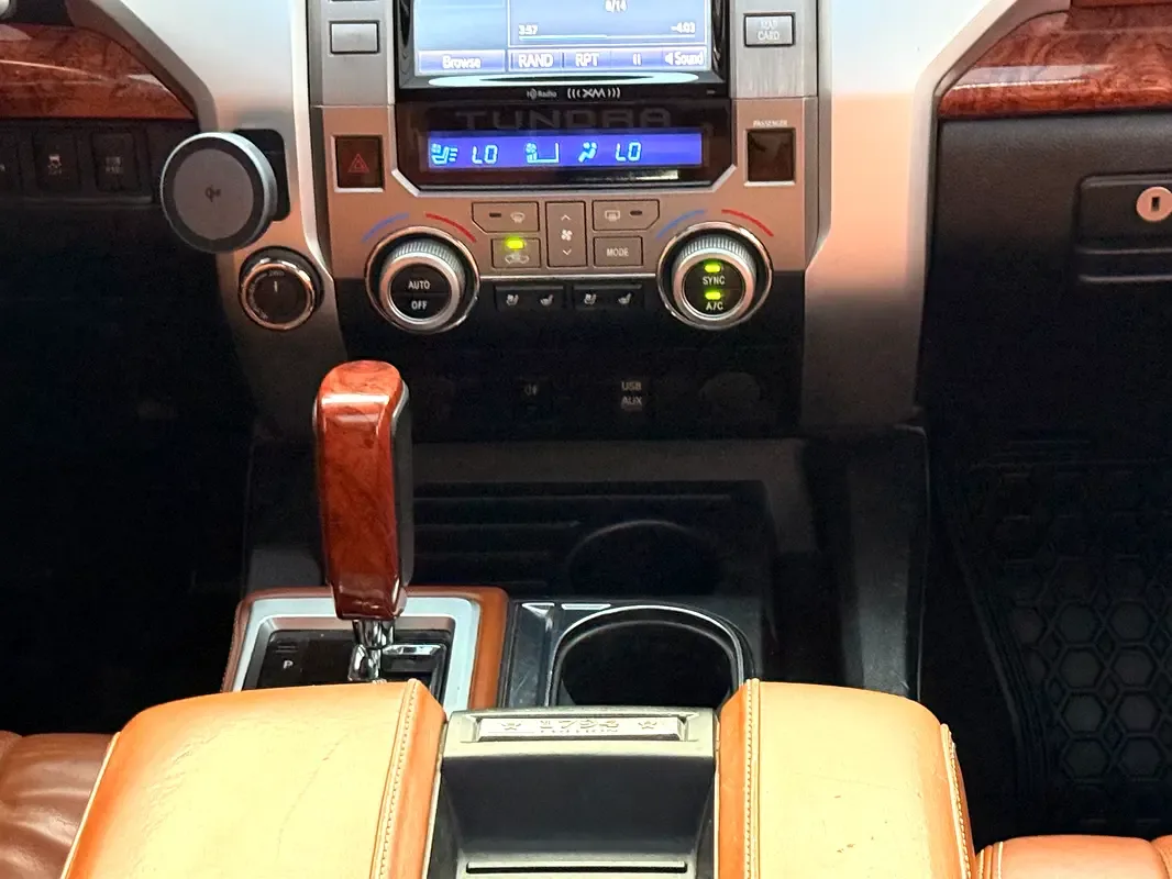 Toyota Tundra 5.7 AT AWD (386 hp) - 14