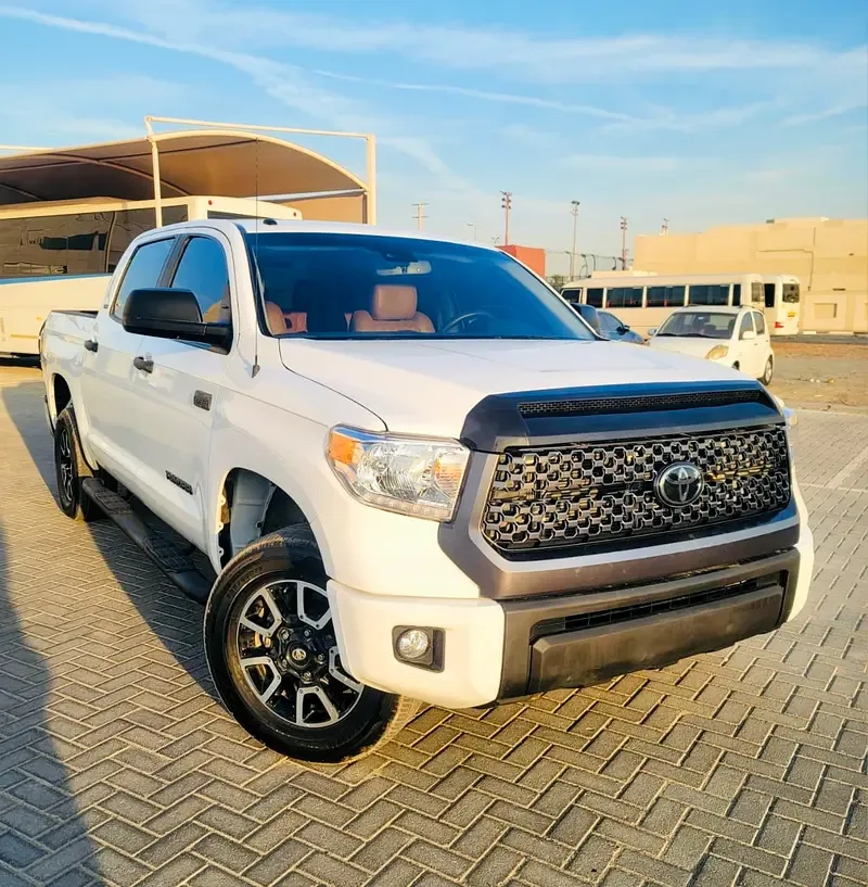Toyota Tundra 5.7 AT AWD (386 hp)