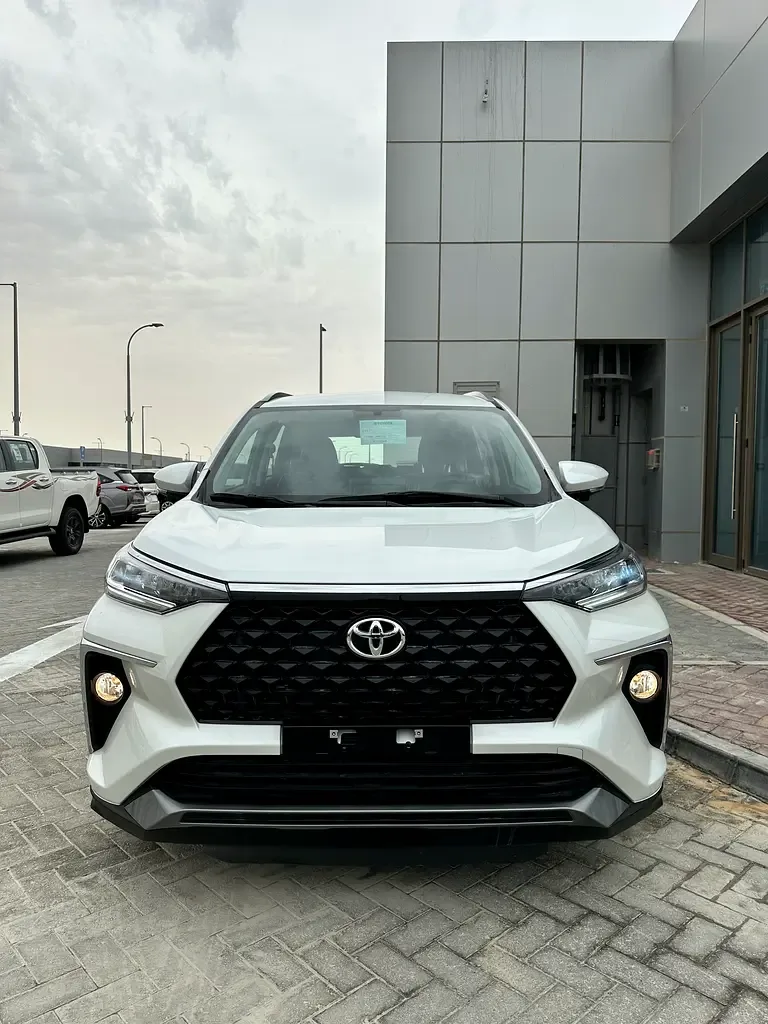 Toyota Veloz 1.5 CVT (106 hp)