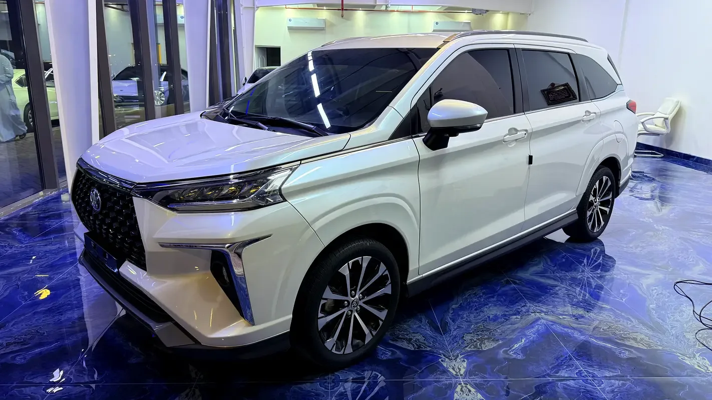 Toyota Veloz 1.5 CVT (106 hp)