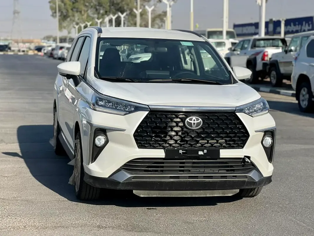 Toyota Veloz 1.5 CVT (106 hp) - 2